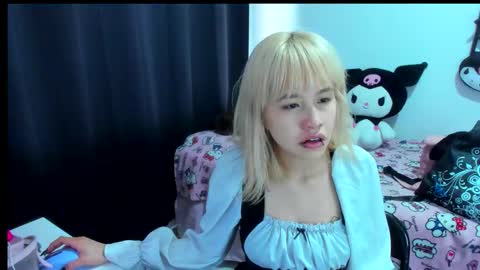 Azu Moure online show from December 22, 2025, 4:37 pm