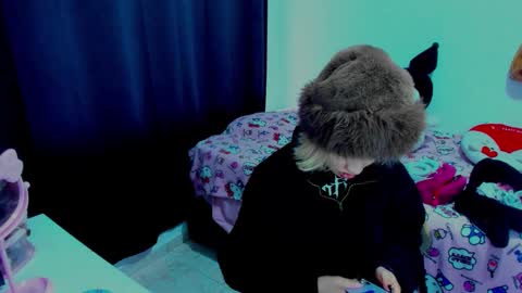 Azu Moure online show from March 5, 2026, 8:16 pm