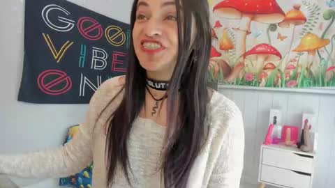 Azucena R online show from October 28, 2025, 2:42 pm