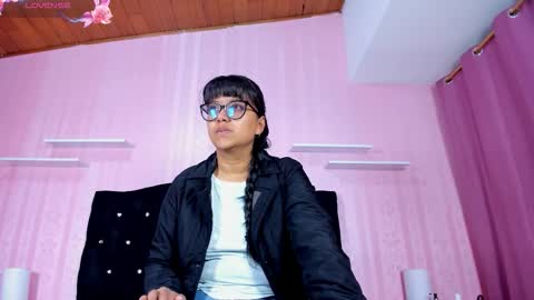 azul_moonn online show from October 6, 2025, 3:26 am