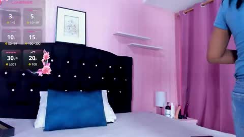 azul_moonn online show from October 10, 2025, 4:11 am