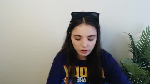 azumi_chan_ online show from October 18, 2025, 7:31 am