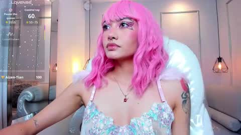 Azura online show from October 31, 2025, 8:10 pm