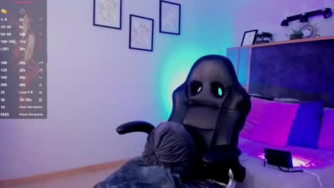 Azurra  online show from October 1, 2025, 8:37 pm