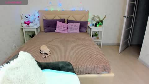 Snapshot of b_bonya_m chatting on December 8, 2024, 8:30 am Bonya online show from December 8, 2024, 8:30 am