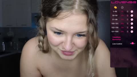 Snapshot of b_e_l_l_a__t_r_i_x chatting on December 23, 2024, 7:28 am Bella Wooowww online show from December 23, 2024, 7:28 am