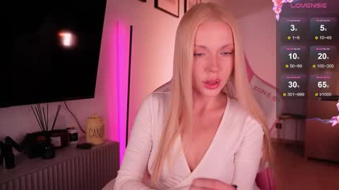 Snapshot of baaby_bon chatting on November 9, 2025, 2:26 pm Bonnie online show from November 9, 2025, 2:26 pm