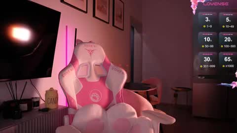 Snapshot of baaby_bon chatting on November 10, 2025, 1:10 pm Bonnie online show from November 10, 2025, 1:10 pm