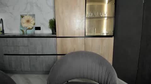 Monica online show from November 20, 2025, 2:01 am