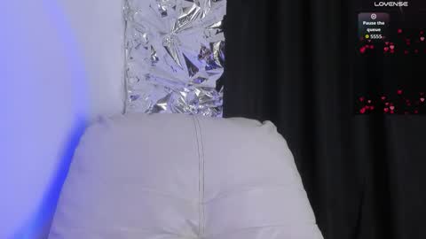 Queen B online show from October 25, 2025, 6:46 pm