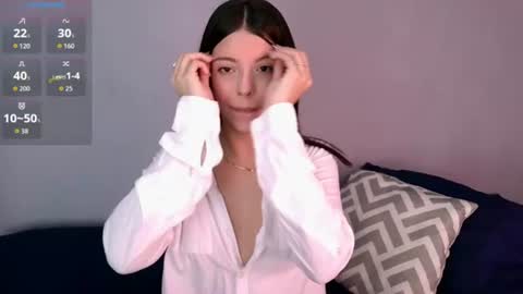 Snapshot of babeblair chatting on July 16, 2026, 3:34 am Queen B online show from July 16, 2026, 3:34 am