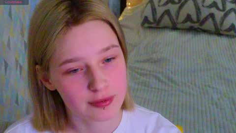 Sweety Eva online show from April 8, 2026, 10:59 am