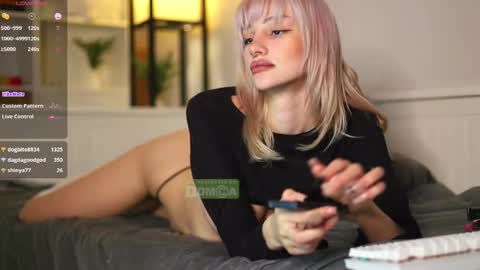 Snapshot of babeholly chatting on February 20, 2025, 11:21 pm Hey Im your angel Holly online show from February 20, 2025, 11:21 pm