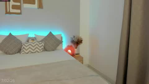 itzell  online show from February 8, 2026, 1:42 am