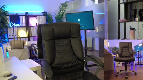 Olivia and Lexi online show from February 17, 2026, 5:48 am