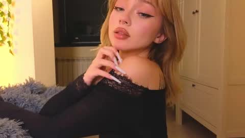 Snapshot of baby_adele chatting on December 18, 2024, 11:30 pm bb adele online show from December 18, 2024, 11:30 pm