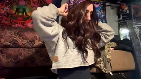 Snapshot of baby_buddha chatting on December 8, 2024, 1:13 am baby buddha online show from December 8, 2024, 1:13 am