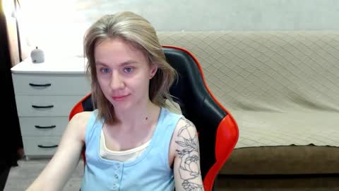 baby_kitte online show from October 14, 2025, 3:07 am