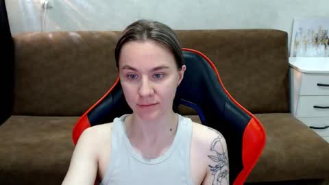 baby_kitte online show from November 18, 2025, 3:23 am