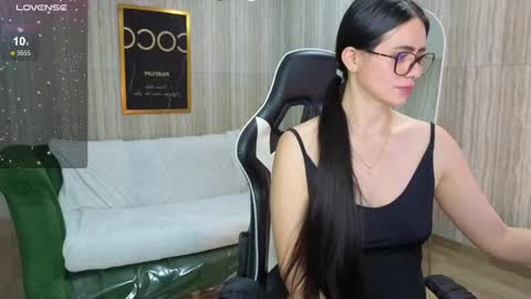 Bella online show from October 14, 2025, 8:42 pm