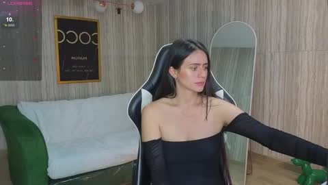 Bella online show from November 13, 2025, 8:08 pm