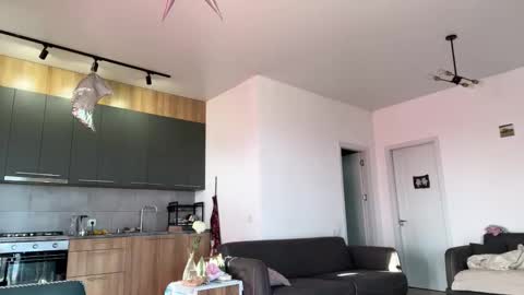 mei online show from October 23, 2025, 4:34 am