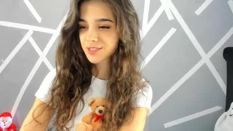Snapshot of babyaylin chatting on December 4, 2024, 5:38 am Aylin online show from December 4, 2024, 5:38 am