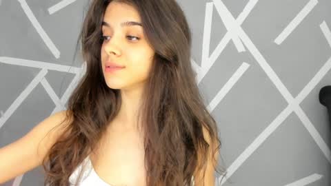 Snapshot of babyaylin chatting on December 19, 2024, 6:01 am Aylin online show from December 19, 2024, 6:01 am