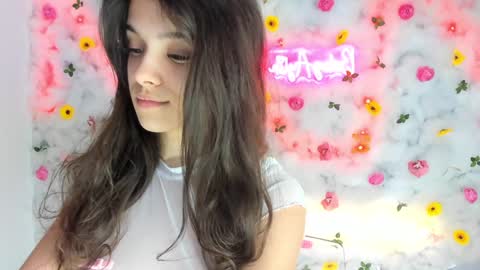 Snapshot of babyaylin chatting on January 21, 2025, 8:41 am Aylin online show from January 21, 2025, 8:41 am