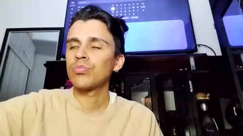 Dani  online show from November 5, 2025, 1:38 am