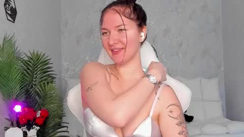 Sophia online show from October 5, 2025, 5:06 am