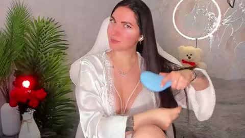 Sophia online show from December 2, 2025, 3:12 am