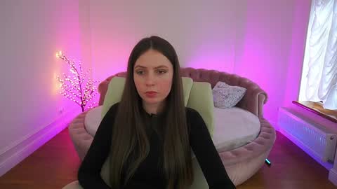 Snapshot of babylumii chatting on April 5, 2026, 12:35 pm Lady Vi online show from April 5, 2026, 12:35 pm