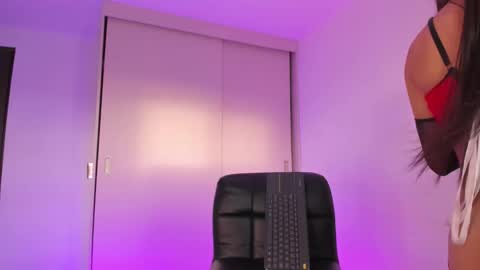    online show from October 21, 2025, 10:10 pm