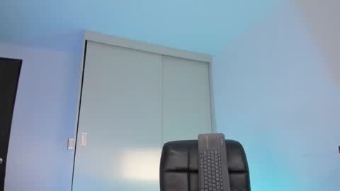    online show from October 26, 2025, 9:42 pm