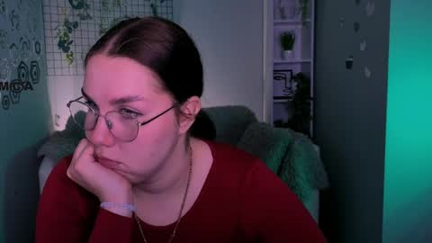 Mia online show from April 6, 2026, 6:14 am