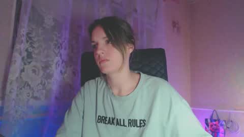 Sonya online show from November 28, 2025, 6:54 pm