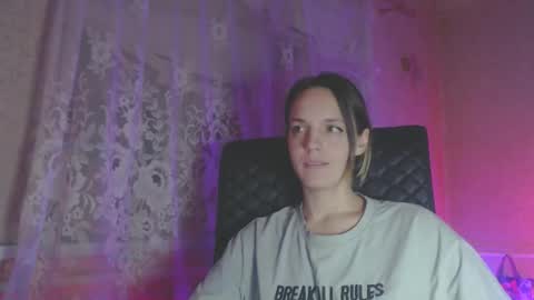 Sonya online show from December 5, 2025, 7:54 pm