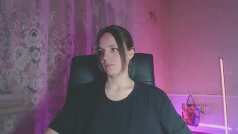 Sonya online show from February 17, 2026, 7:42 pm