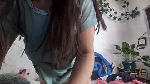 Snapshot of babyymango_ chatting on December 22, 2025, 2:47 pm Gisselle online show from December 22, 2025, 2:47 pm