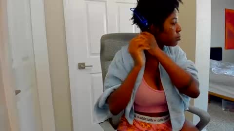 badgurldnay online show from September 16, 2025, 3:24 pm