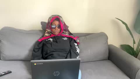 badgurldnay online show from November 11, 2025, 8:20 pm