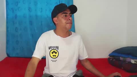 Juan Help us reach 100 likes online show from February 19, 2025, 12:33 pm