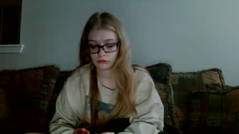 Snapshot of baeblondie chatting on March 5, 2025, 6:34 pm baeblondie online show from March 5, 2025, 6:34 pm