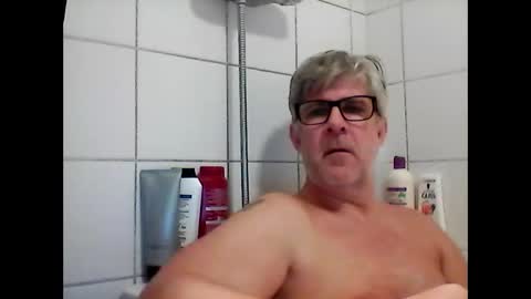 Snapshot of baggelina75 chatting on January 28, 2025, 6:17 pm baggelina75 online show from January 28, 2025, 6:17 pm