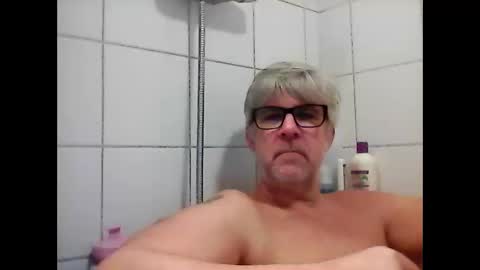 Snapshot of baggelina75 chatting on February 26, 2025, 6:32 pm baggelina75 online show from February 26, 2025, 6:32 pm