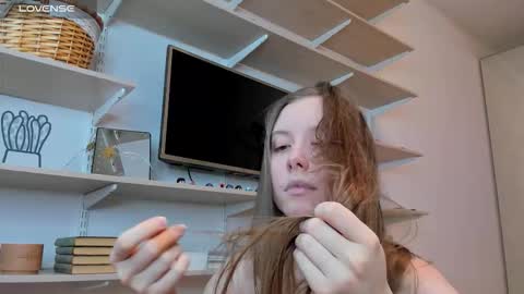 Snapshot of bam_bi chatting on February 2, 2026, 5:44 pm Kira online show from February 2, 2026, 5:44 pm