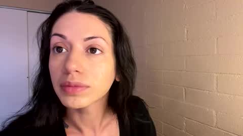 bambii_petite online show from April 12, 2026, 6:35 pm