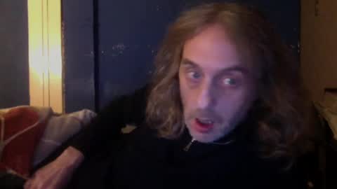 Snapshot of bangintoleather chatting on January 4, 2025, 1:42 am bangintoleather online show from January 4, 2025, 1:42 am