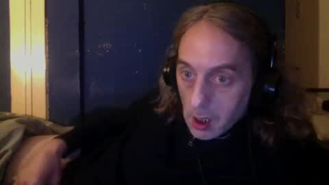 Snapshot of bangintoleather chatting on January 7, 2025, 2:10 am bangintoleather online show from January 7, 2025, 2:10 am